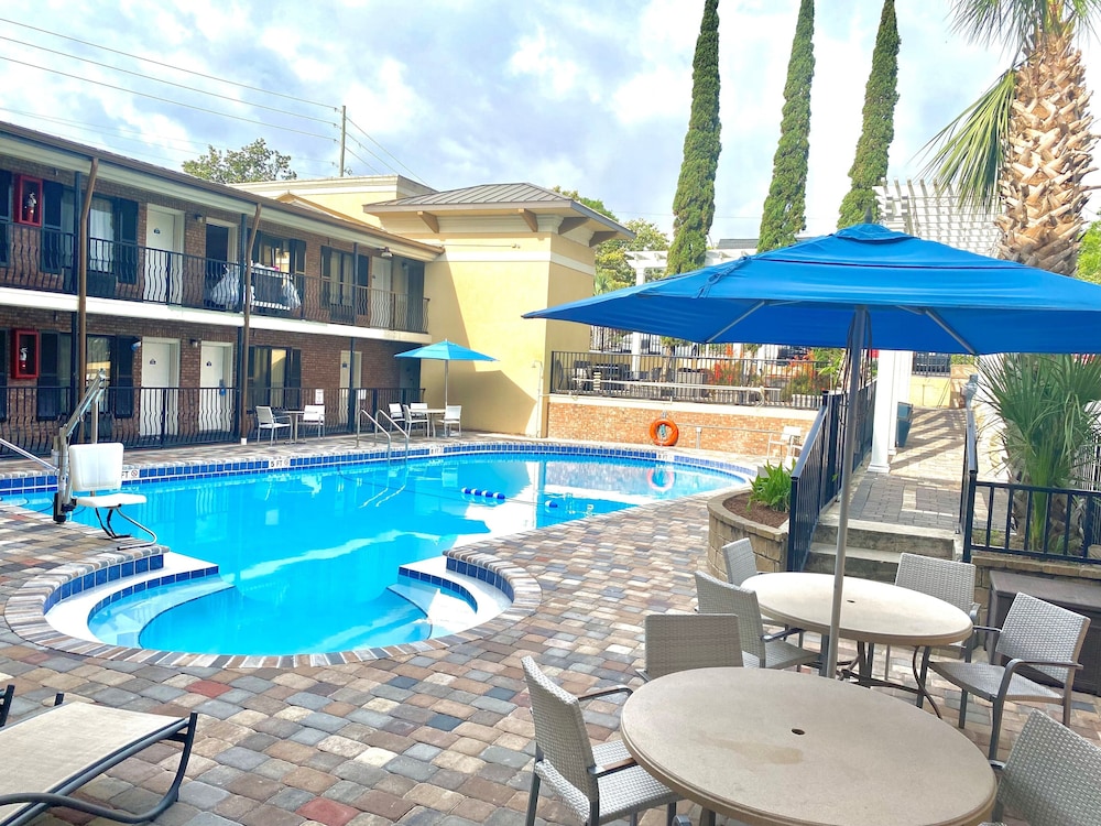 Days Inn By Wyndham Pensacola - Historic Downtown