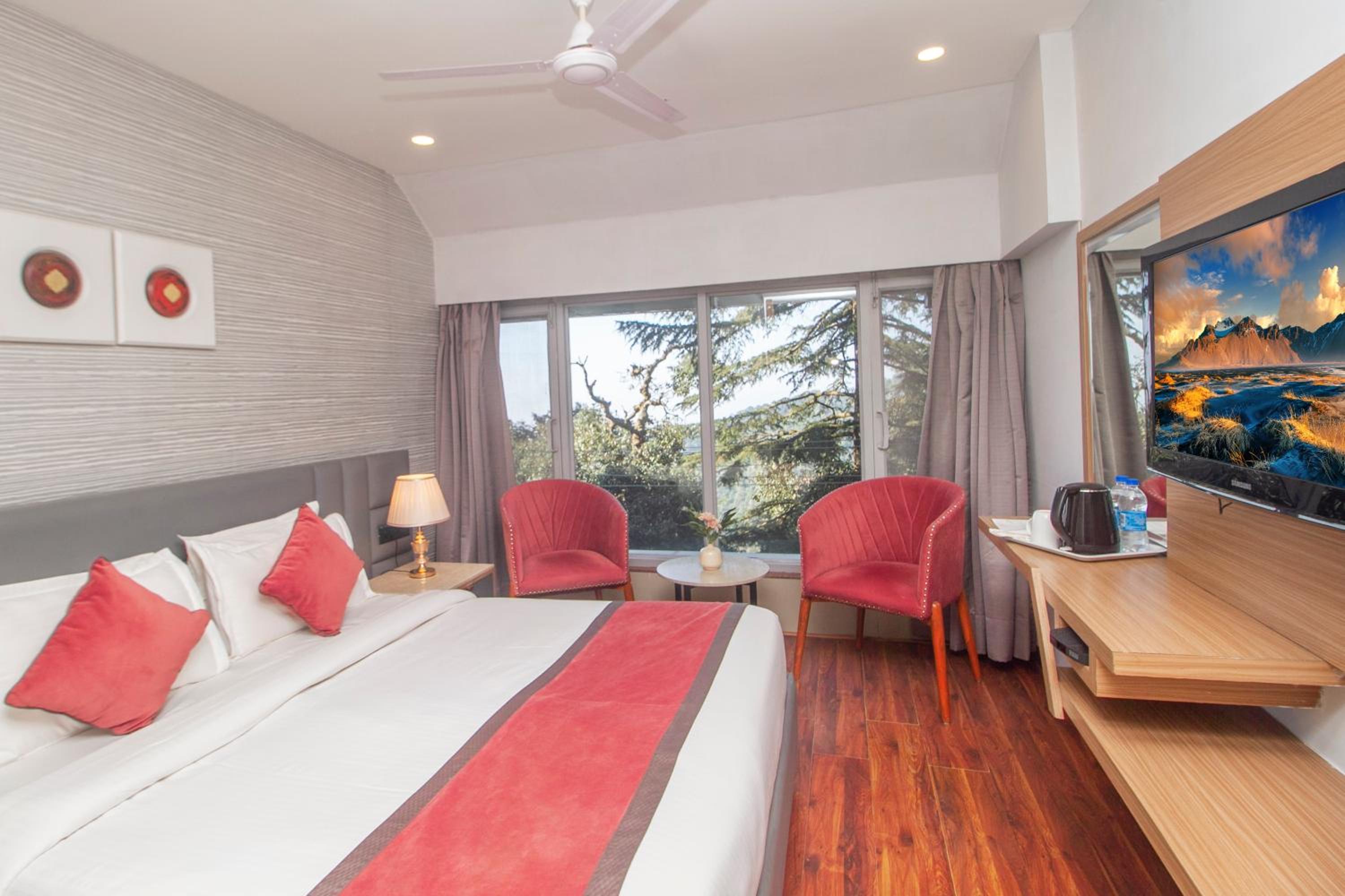 Standard Room with Mall Road View