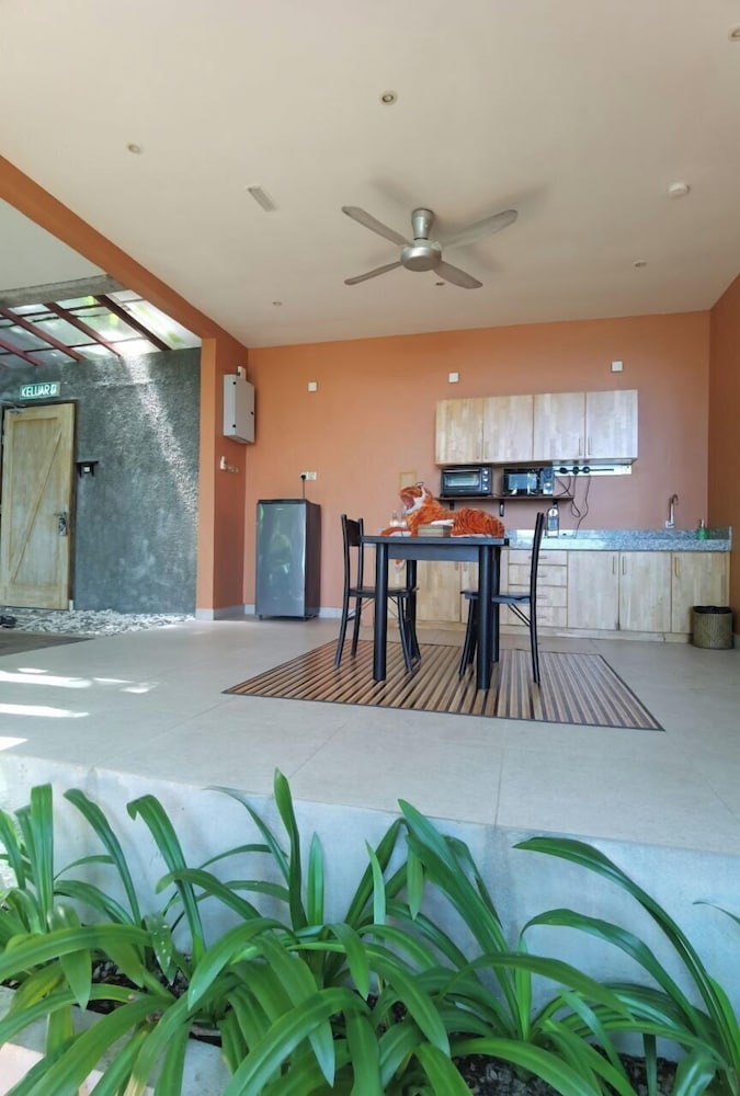 Ambong Pool Villas 6/50
