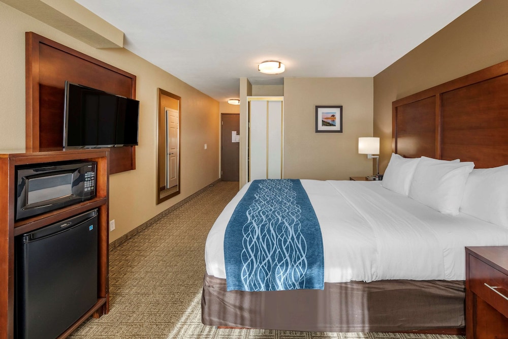 Comfort Inn & Suites Ventura Beach 4/17