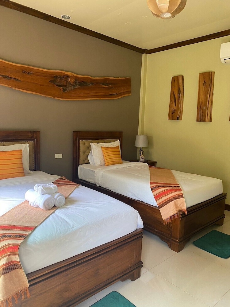 DELUXE, DOUBLE BED
