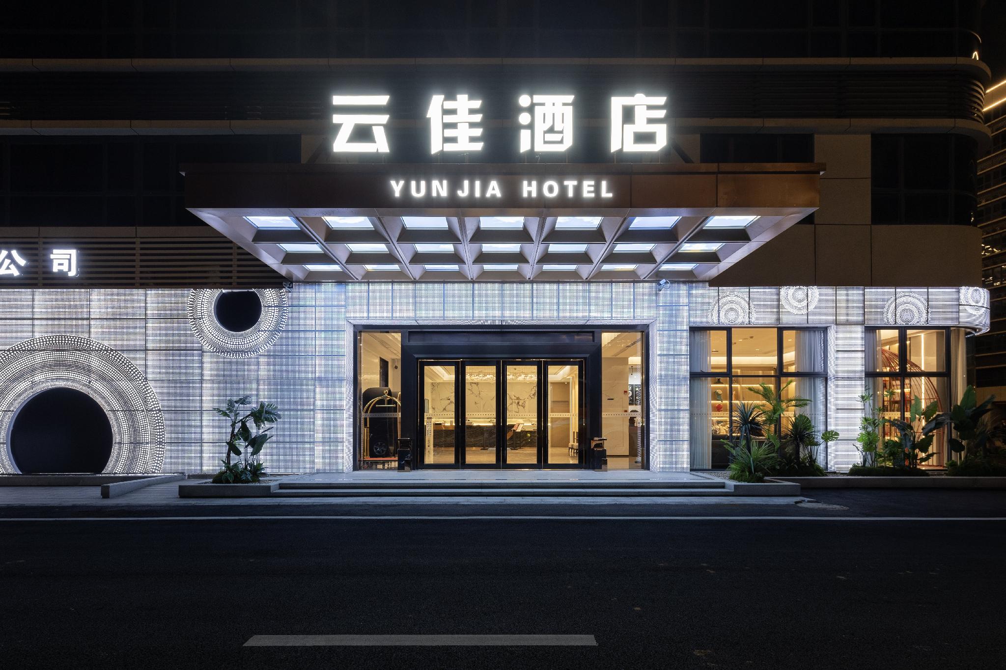Grand Mercure Guangzhou Baiyun International Airport 1/26
