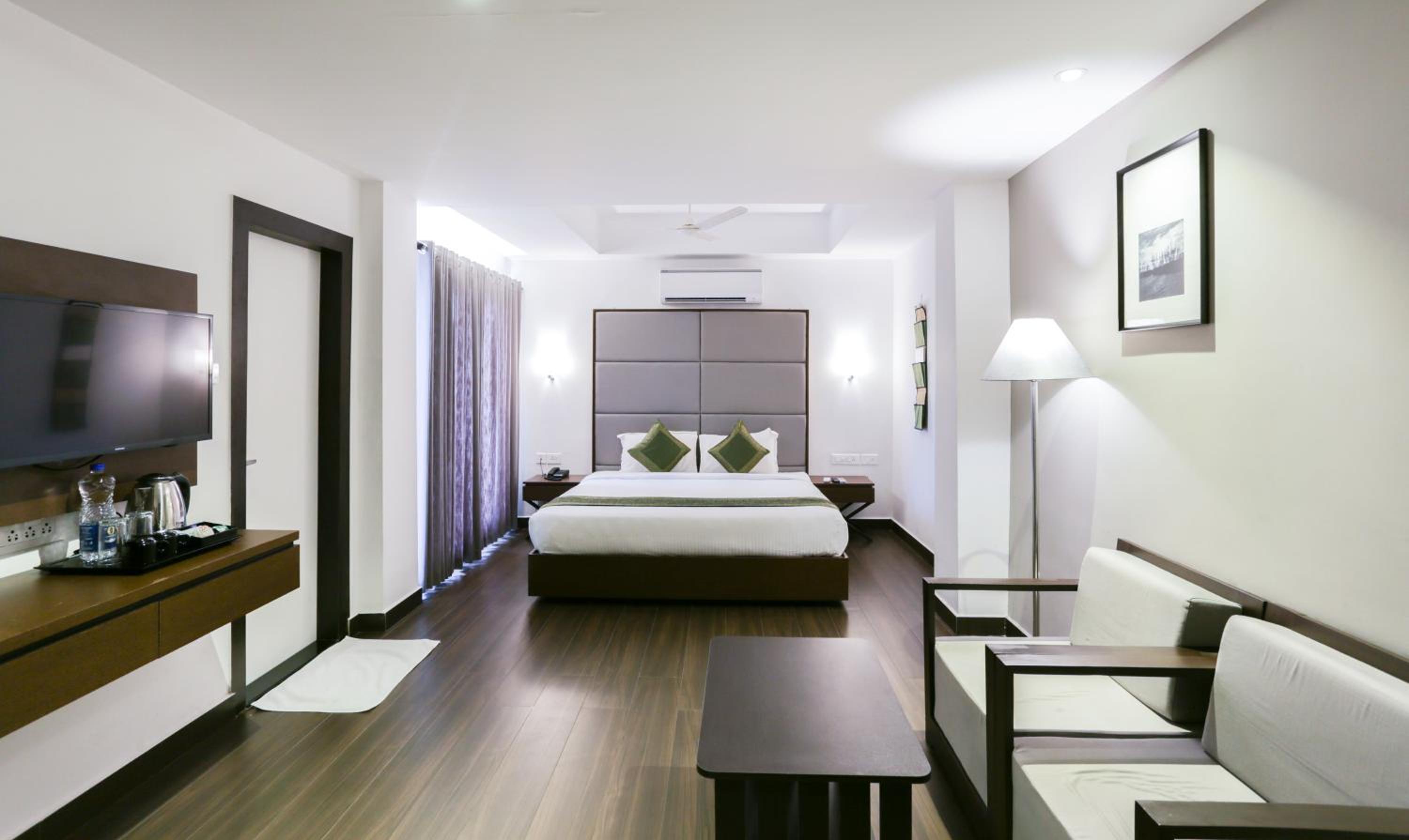 Hotel Crown Suites 15/26