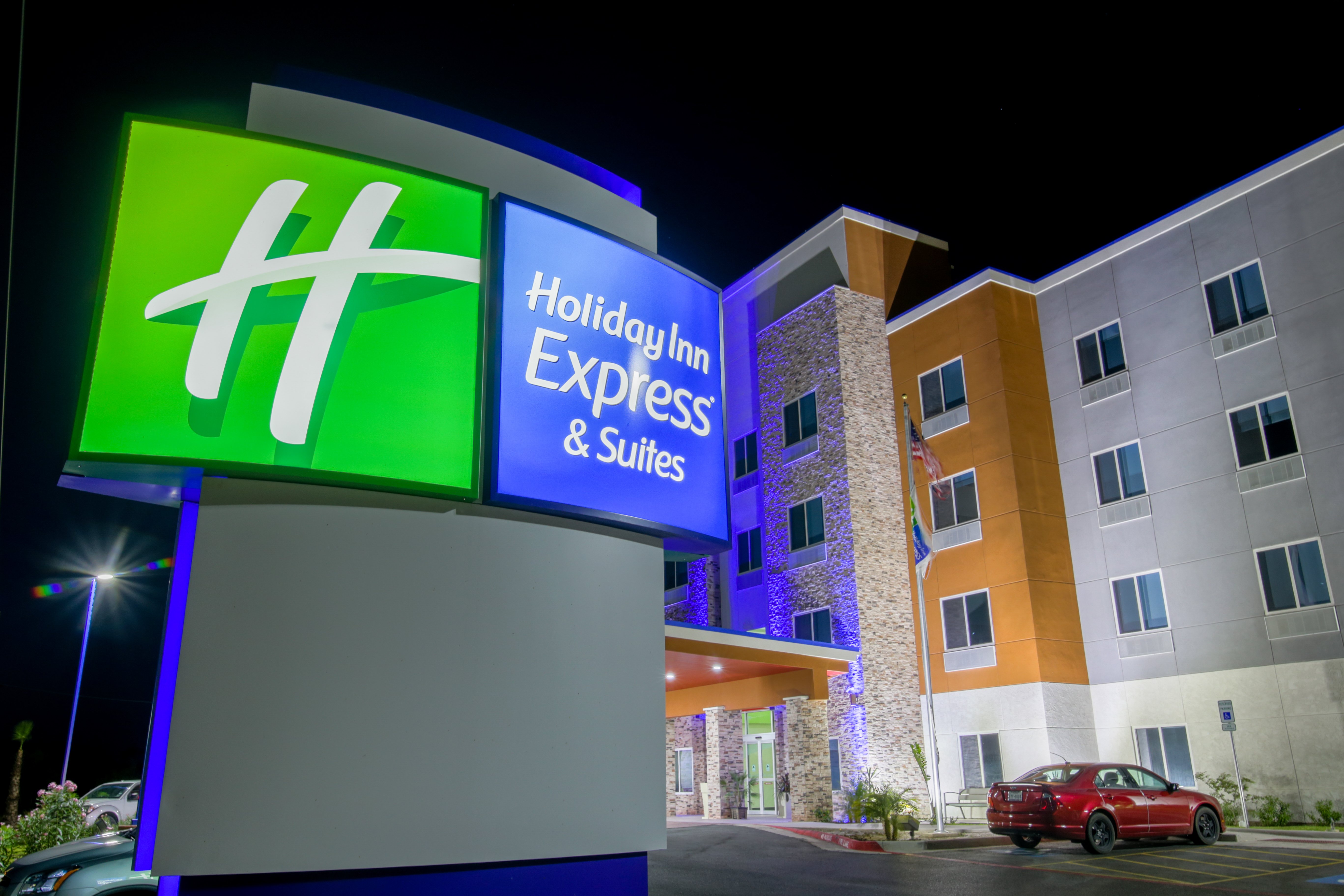 Holiday Inn Express And Suites Raymondville 2/28