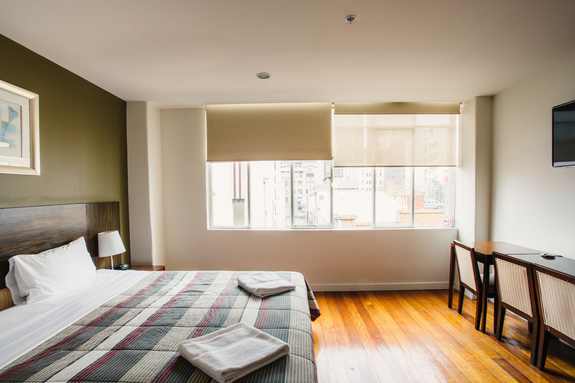 DELUXE, STUDIO, APARTMENT, TWIN BEDS