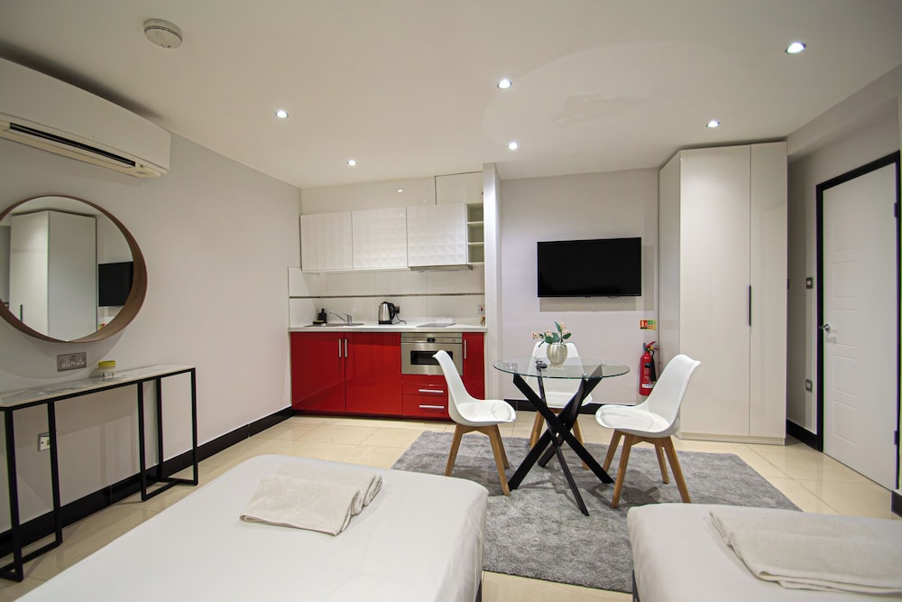 Imperial Court Suites 49/59