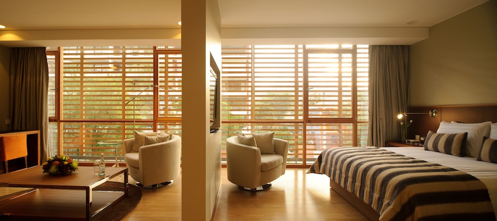 JUNIOR SUITE, KING BED
