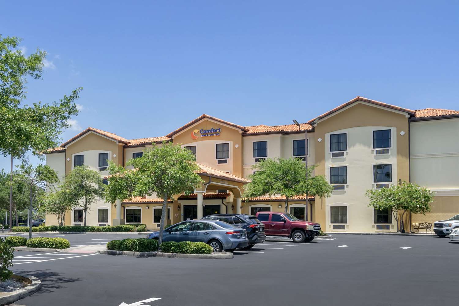 Comfort Inn & Suites Northeast - Gateway 31/32