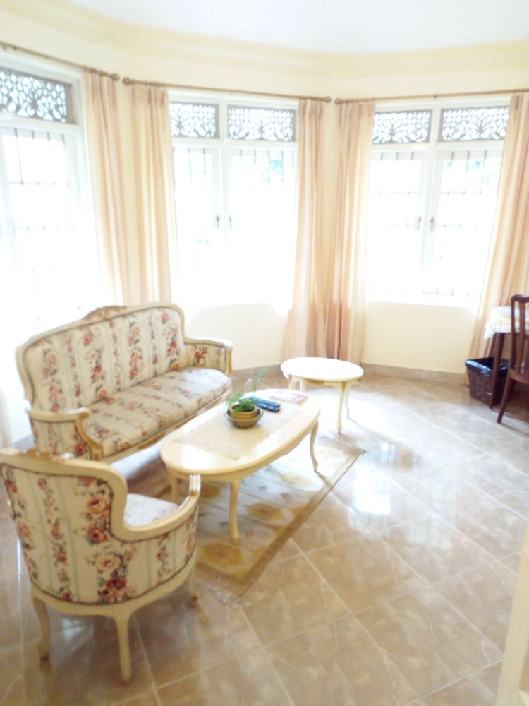 Manor House Boutique 23/50