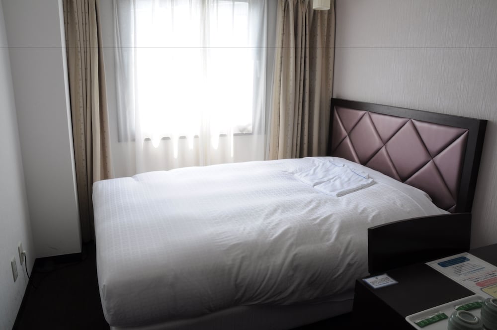 SEMI ROOM, SEMI DOUBLE BED, SMOKING