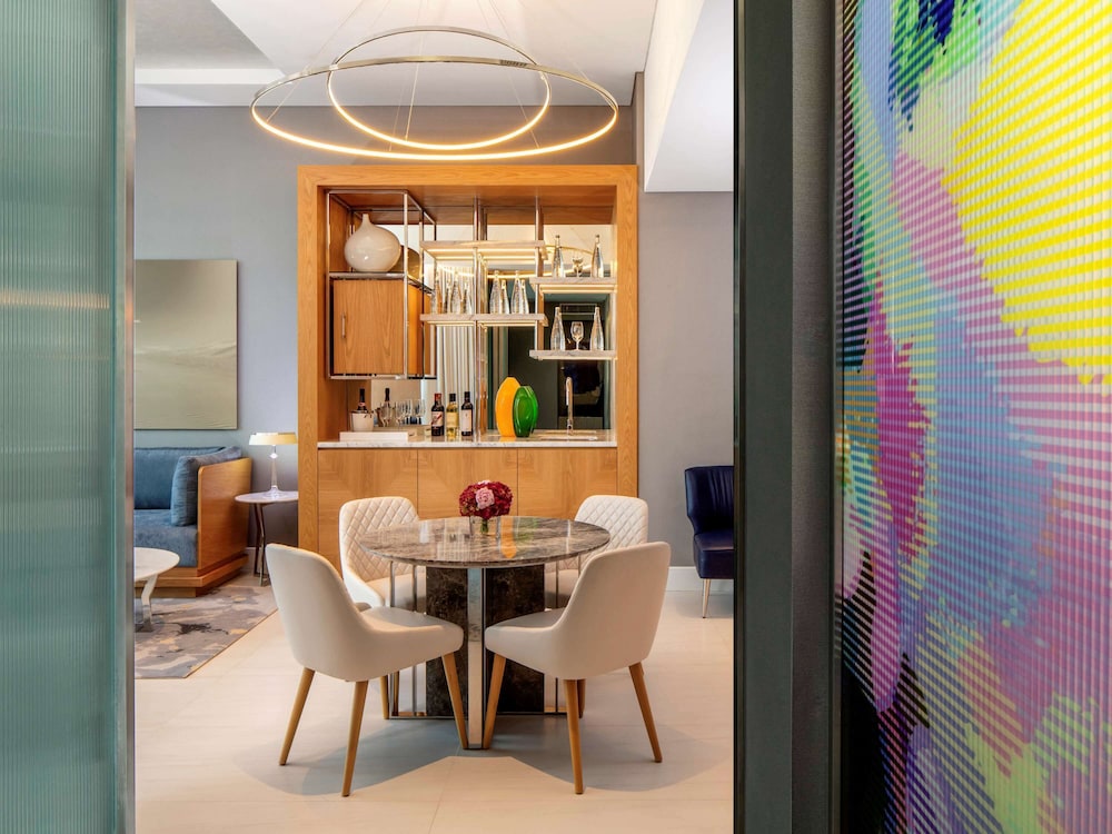SLS Dubai Hotel and Residences 60/75