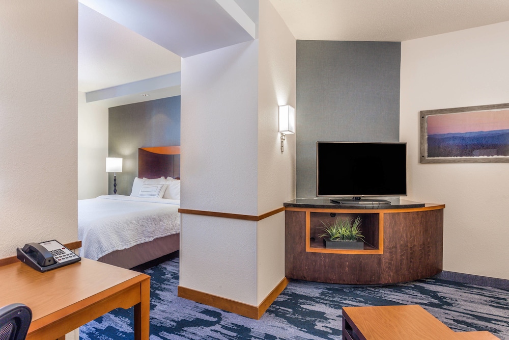 Fairfield Inn Suites by Marriott Madison East 16/35