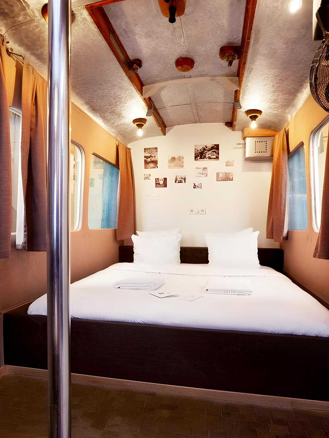 Basic, Tram, King Bed, Shared Bathroom