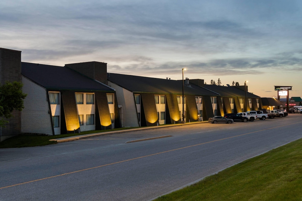 The Crestwood Hotel 51/57