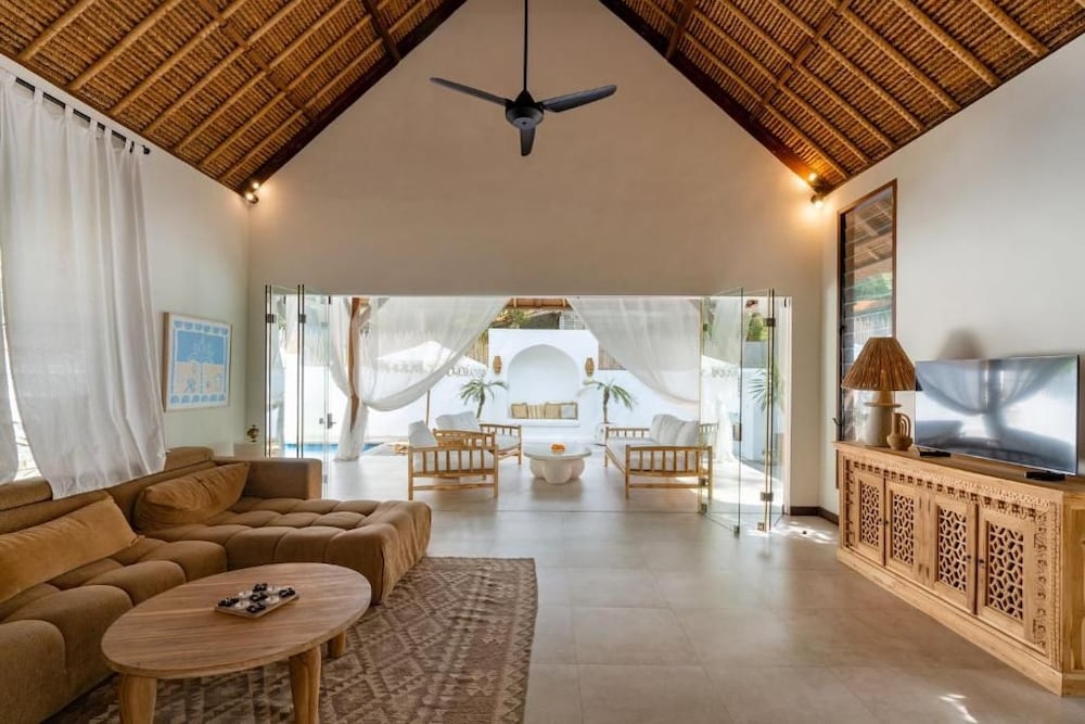 Castaway Resort 32/48