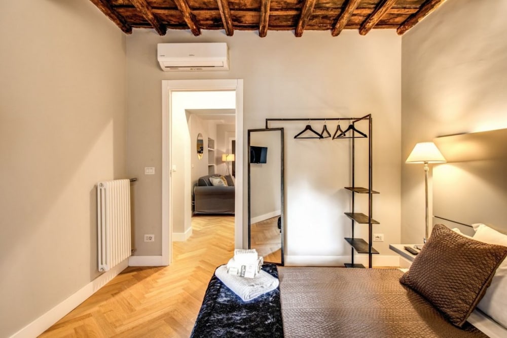 Trevi Fountain Superior 3 bdr apartment 23/49