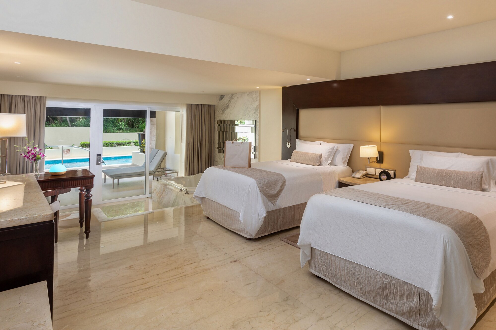 GRAND, SWIM UP, SUITE, GARDEN VIEW