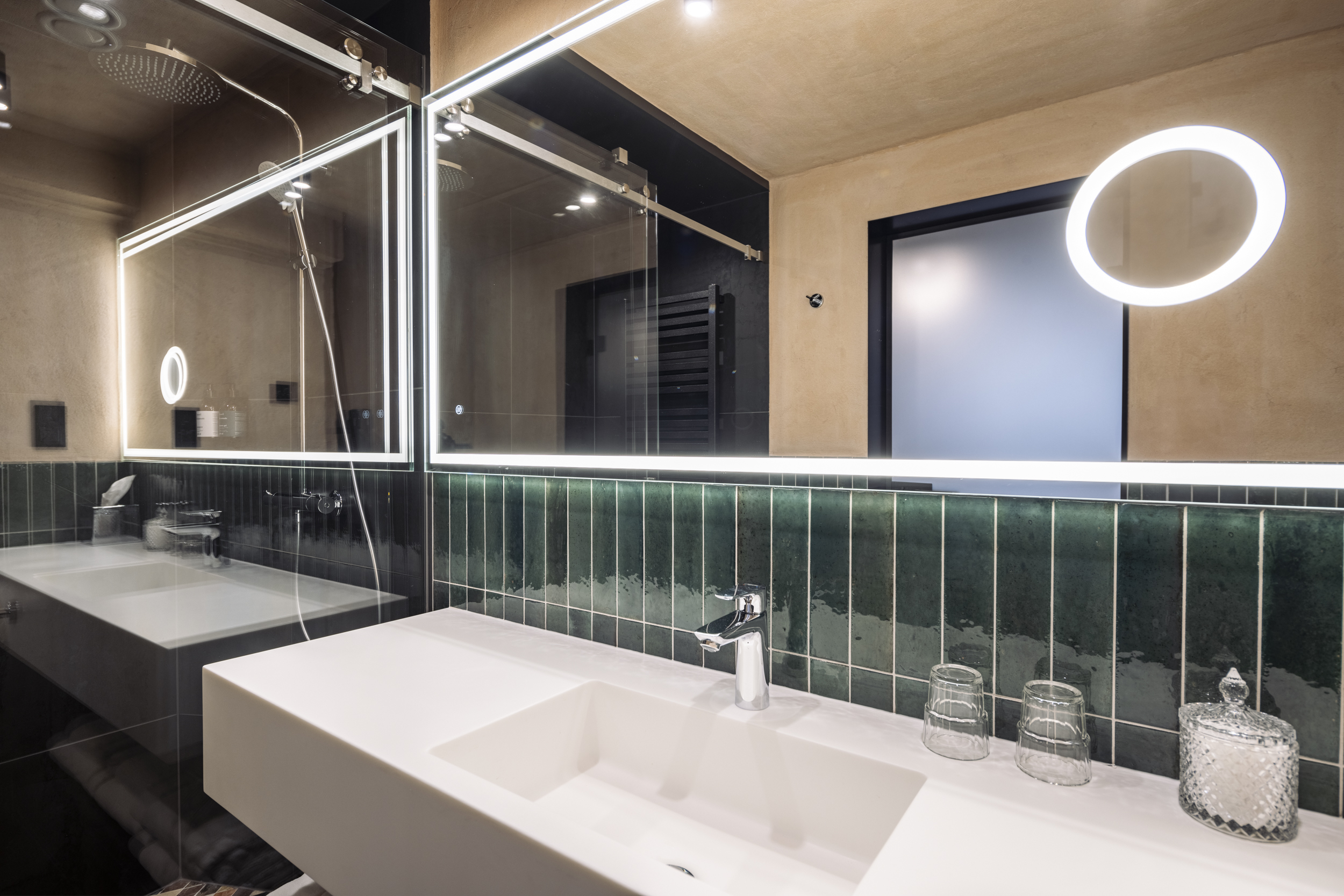 Nomadic Urban Premium Suites 50/50