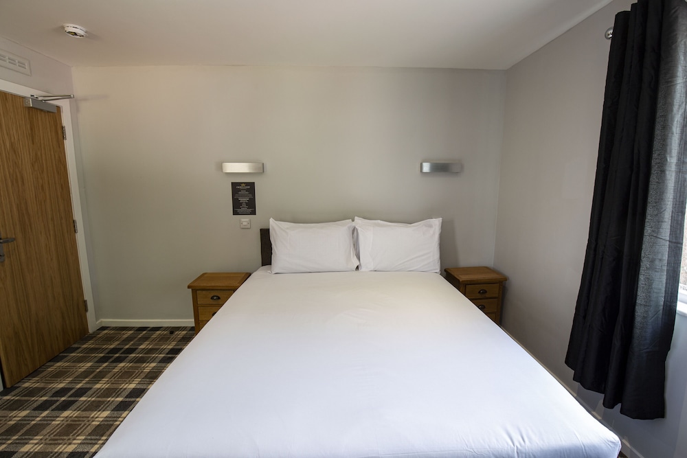 Crown Court Hotel & Bar 9/50