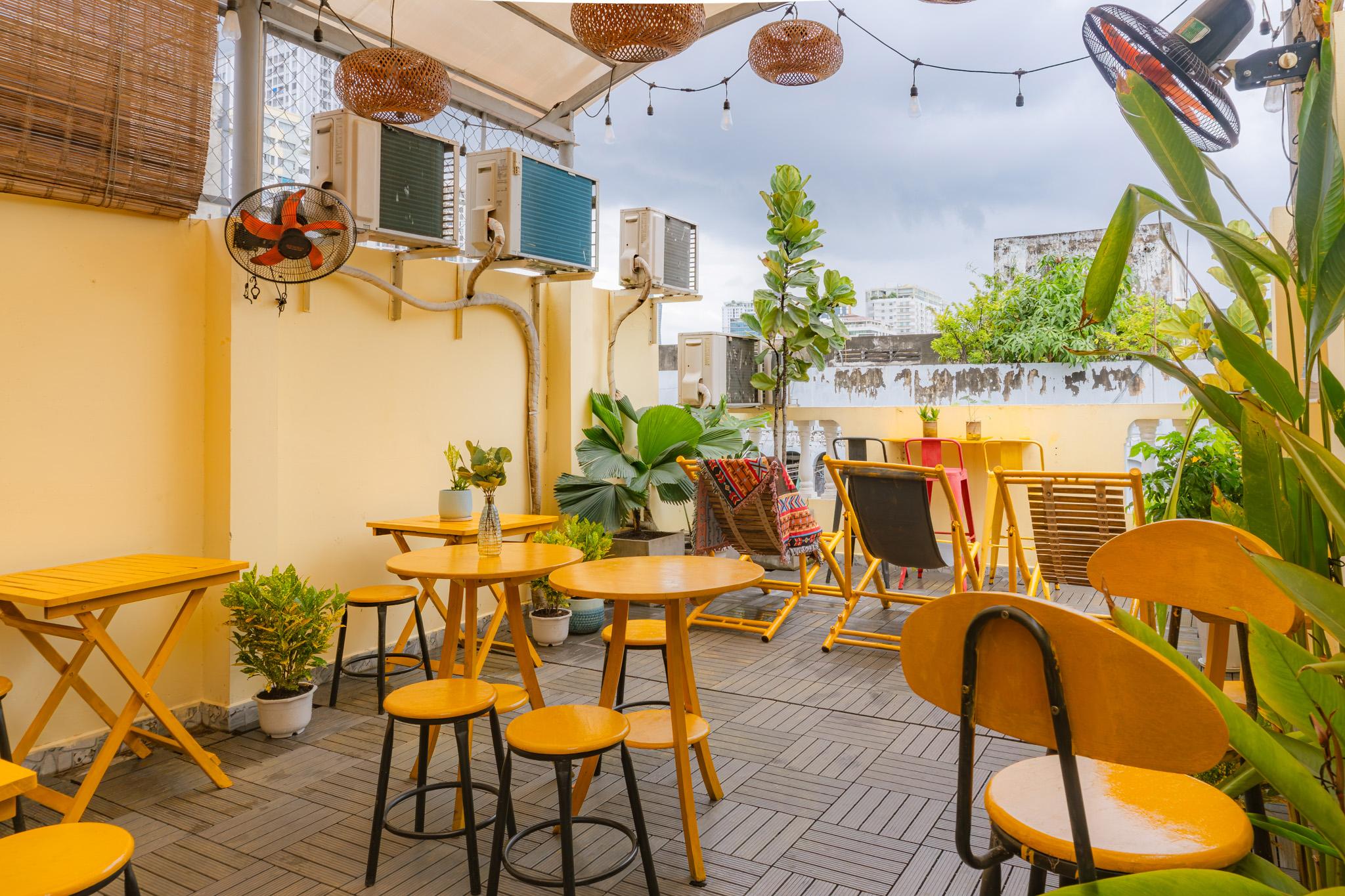 Saigon Authentic Hostel - City Walk, Cooking Class, Food Tour, Breakfast, Gym, Rooftop 32/35