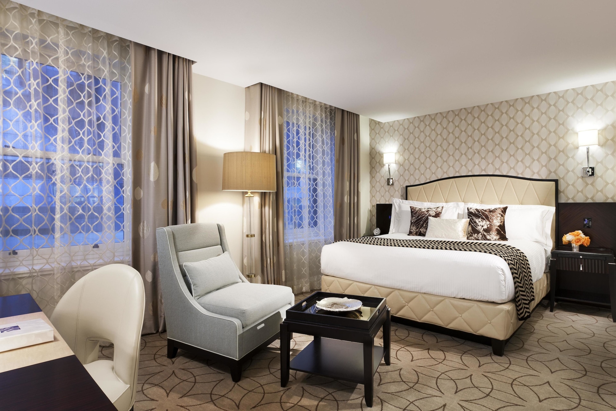 GALLERY, DELUXE, KING BED, WITH VIEW, CORNER