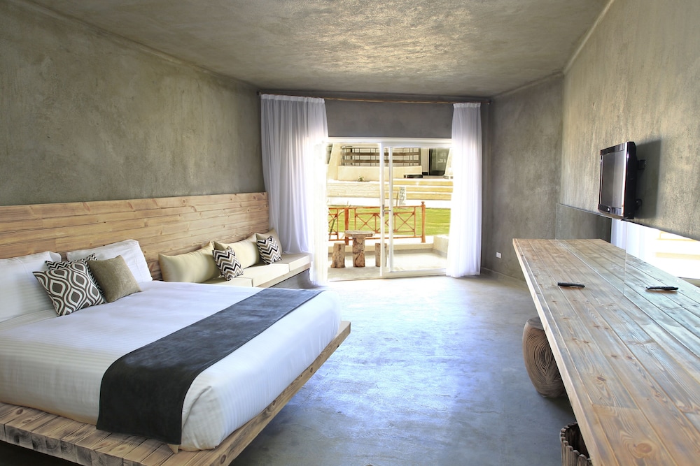 MERAKILOUS ROOM.