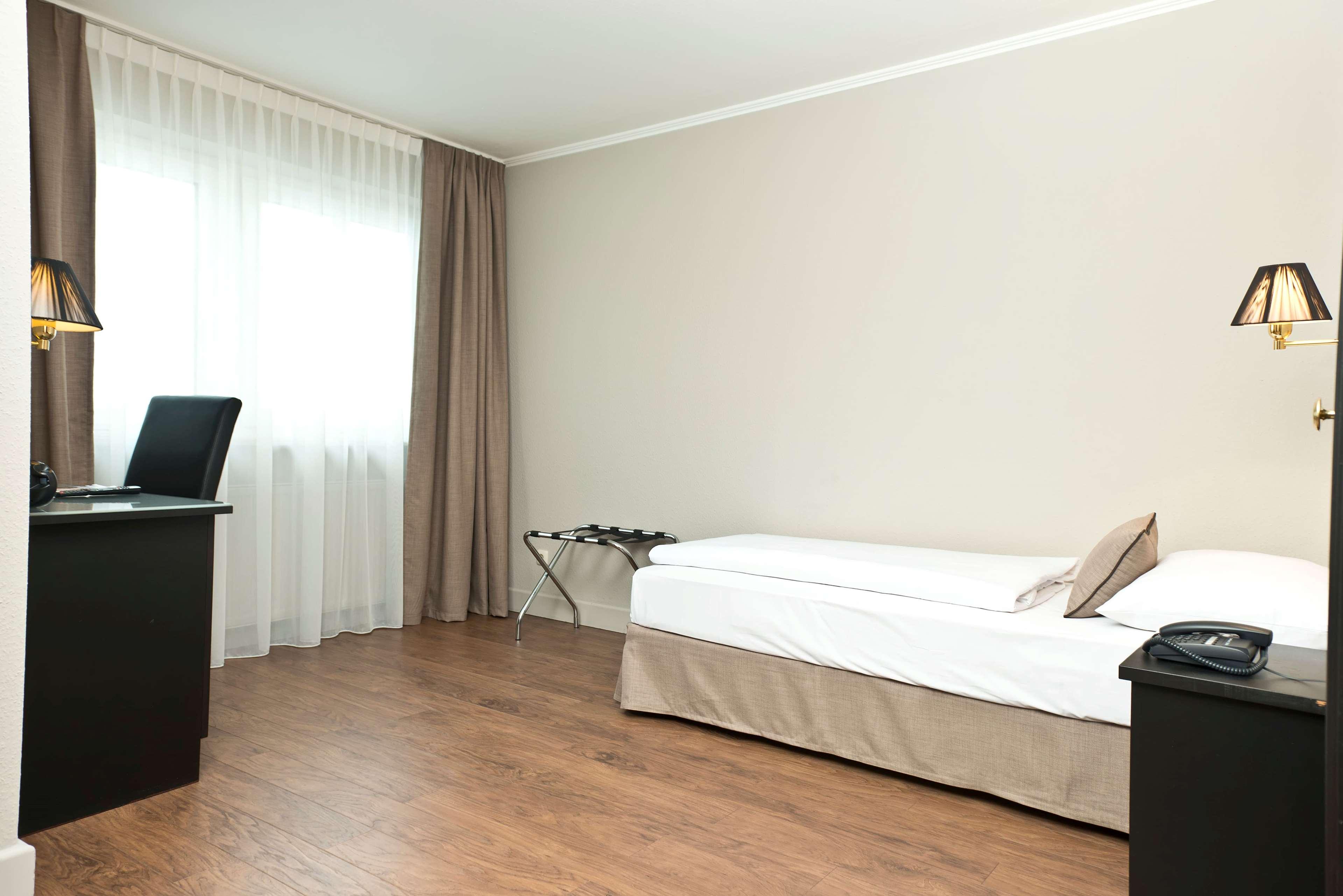 Hotel Muenchen Nord 8/30