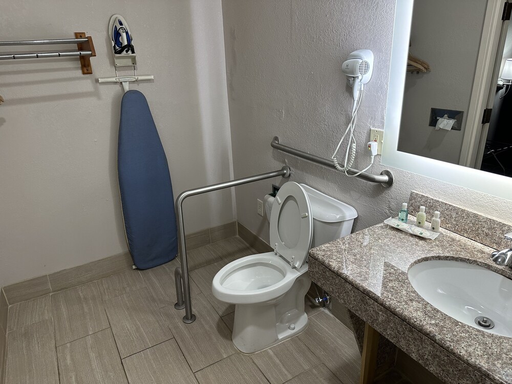 Quality Inn Ashland, KY 61/66