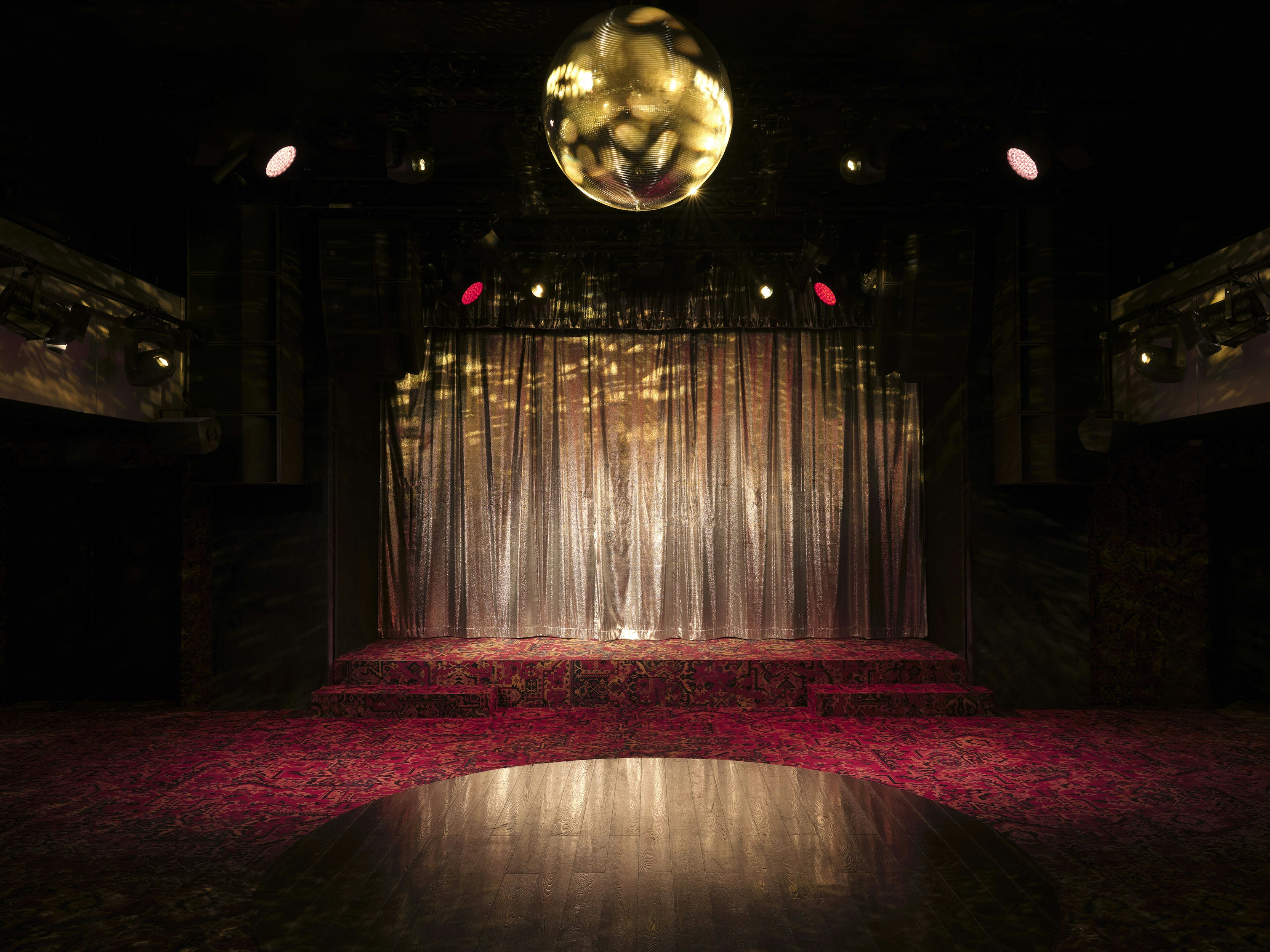Hotel Le Bus Palladium in PARIS