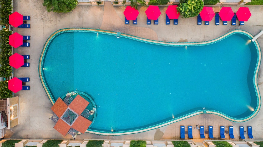 Mountain Beach Hotel 47/73