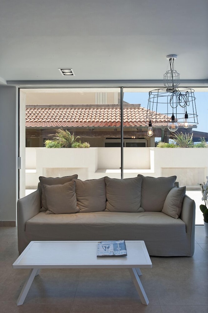 Modica Beach Resort 50/75