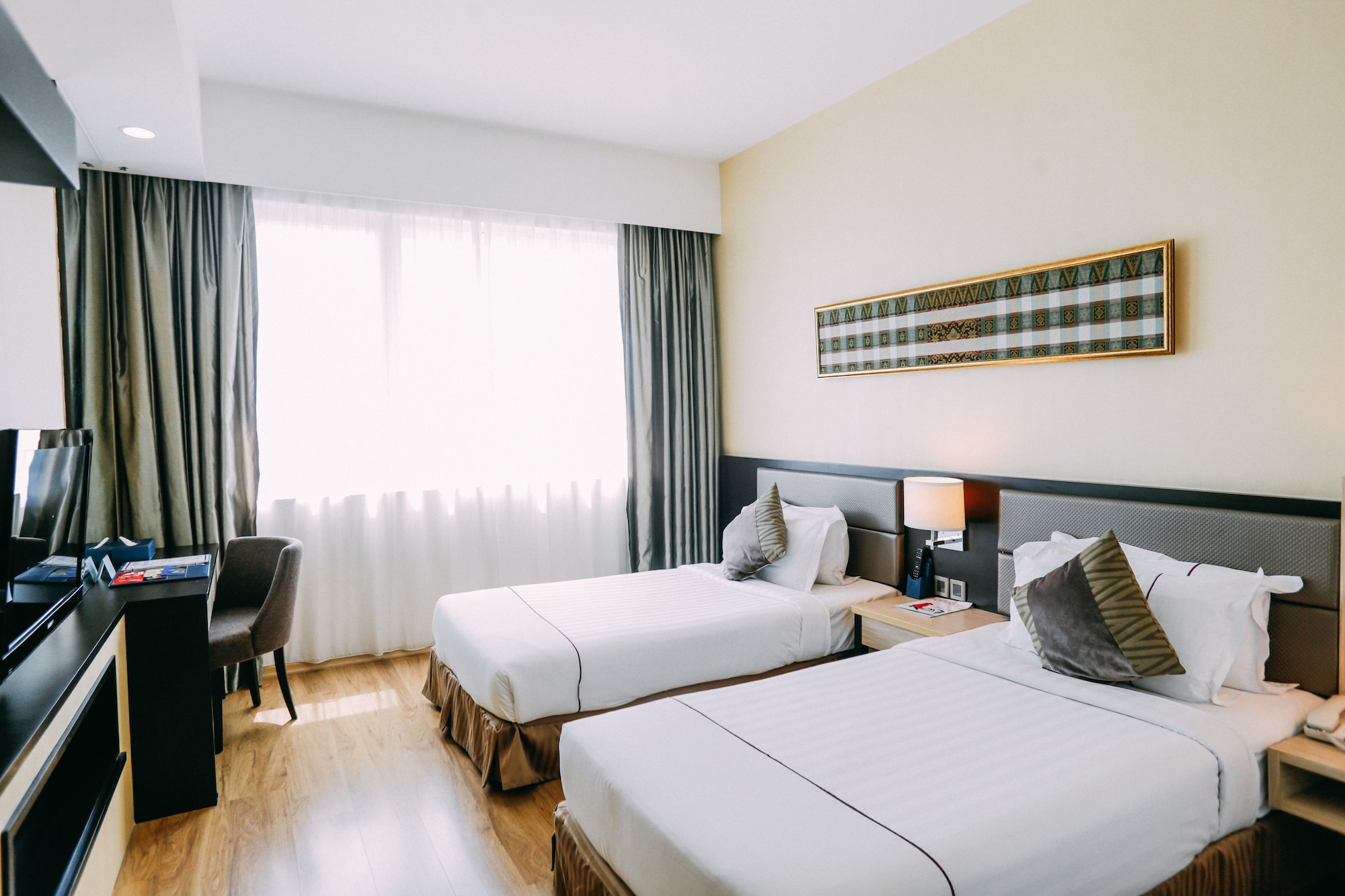 DELUXE, EXECUTIVE, TWIN BEDS