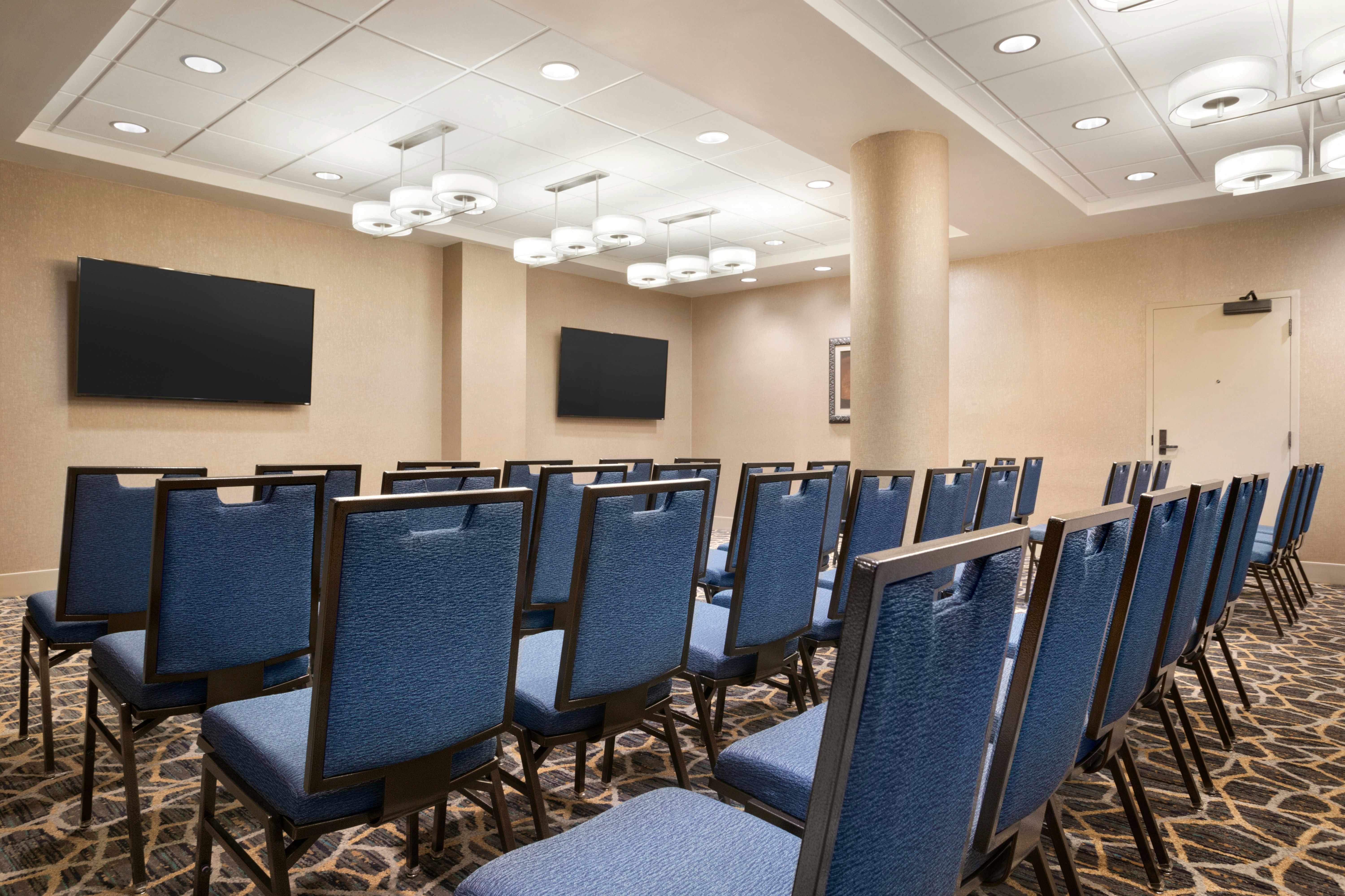 Embassy Suites by Hilton San Antonio Airport 28/38