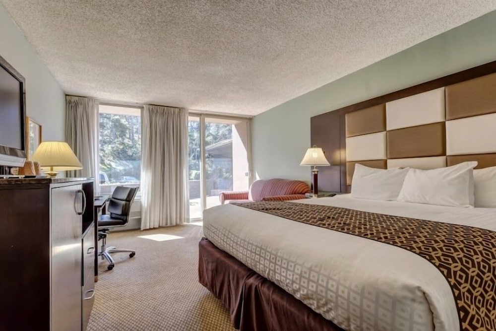Red Lion Hotel Monterey 10/43
