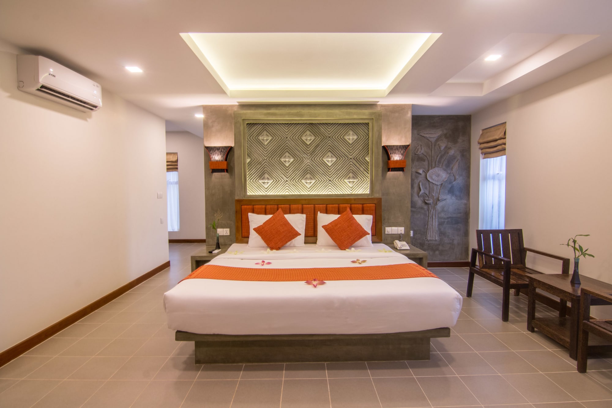 CONNECTING, FAMILY SUITE