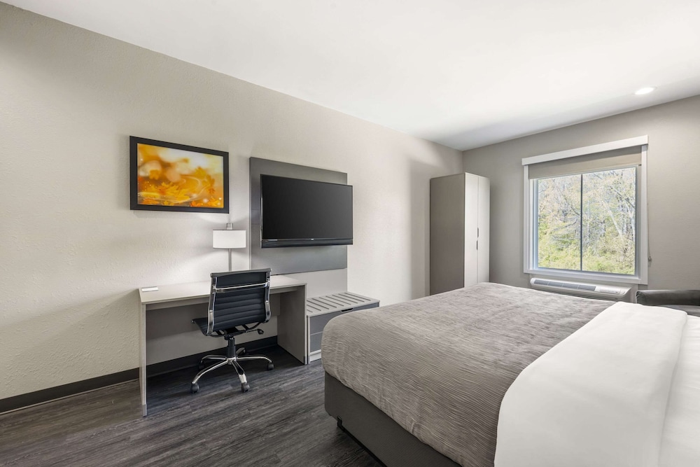Quality Inn and Suites Joelton Nashville, TN 25/44