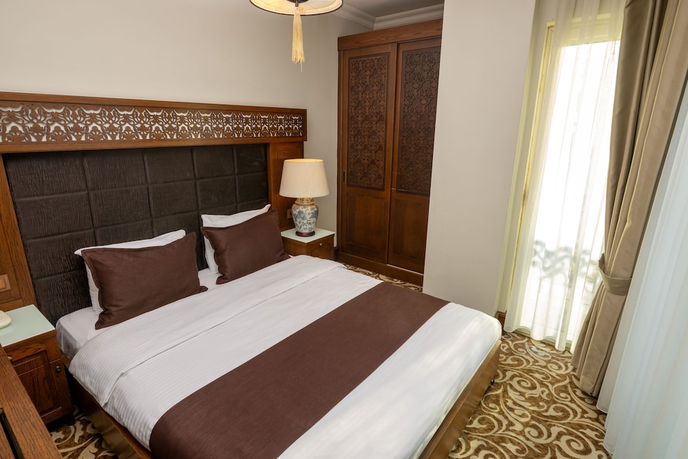 K SUITES HOTEL 22/58