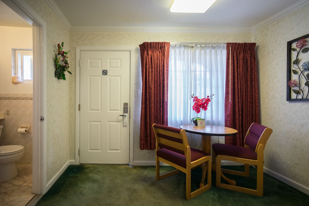 Travelers Inn 29/41