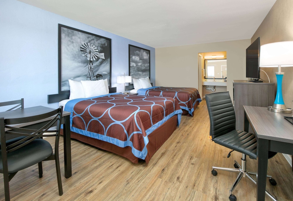 Super 8 by Wyndham Victoria TX 10/20