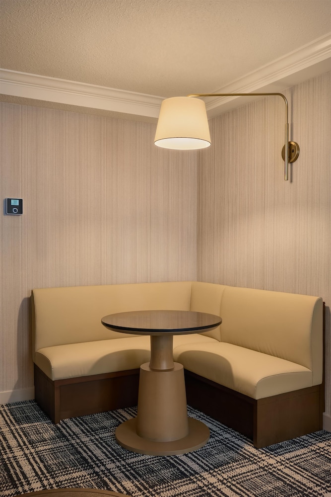 DoubleTree by Hilton North Vancouver 45/67