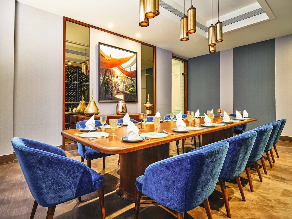 Vivanta Ahmedabad Sg Highway 36/47