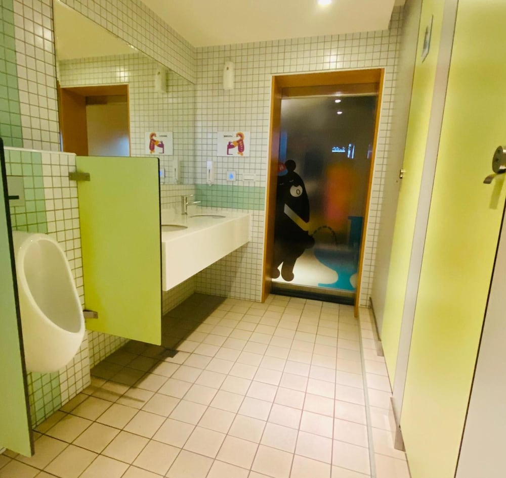 Heybear Capsule Hotel 49/50