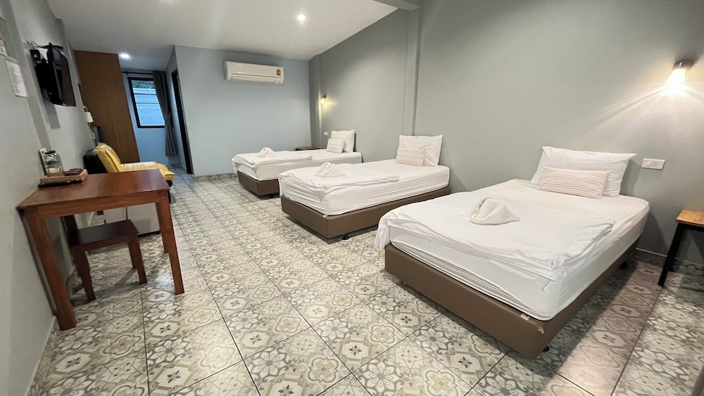 ROOM, TRIPLE