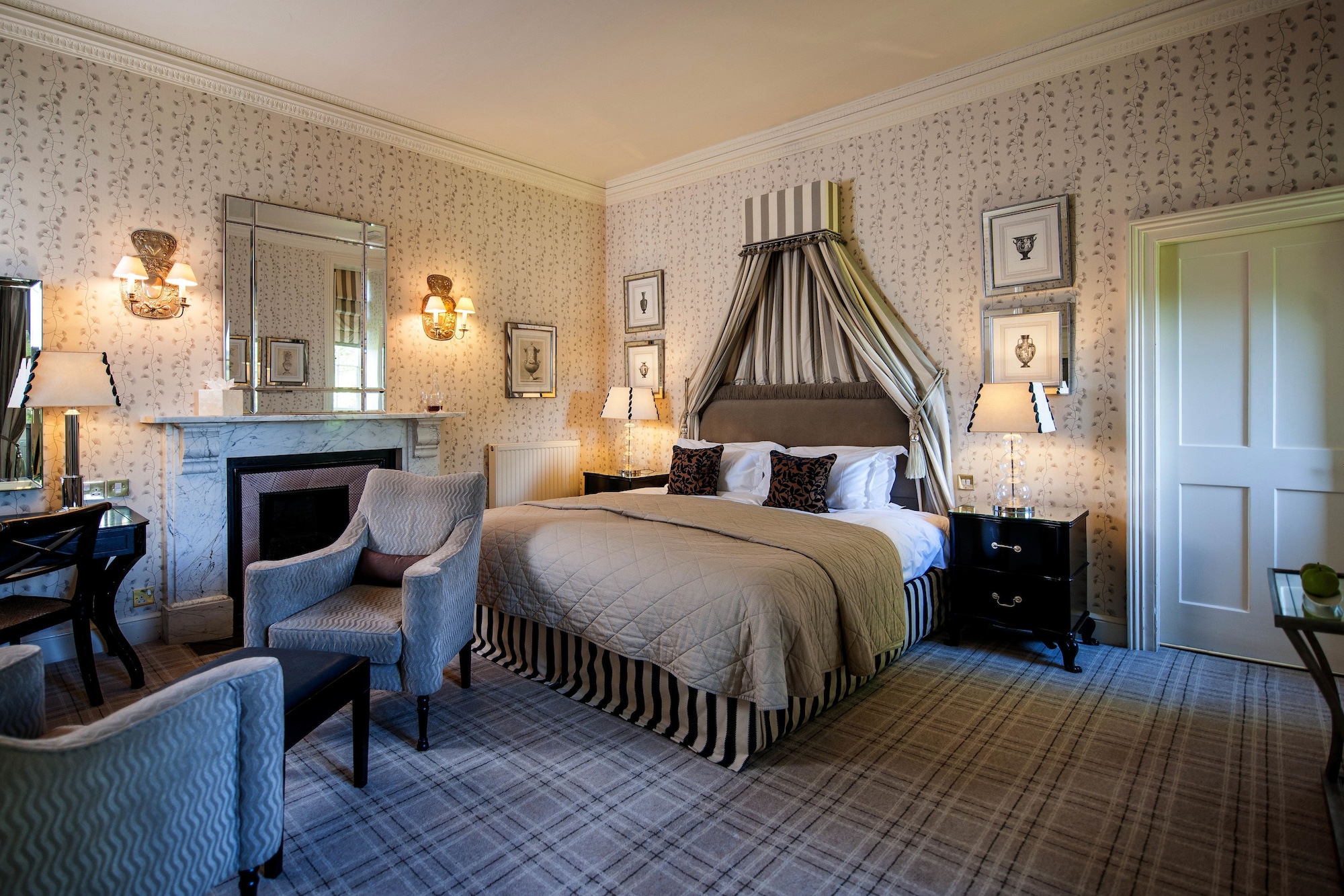 DELUXE, DOUBLE BED