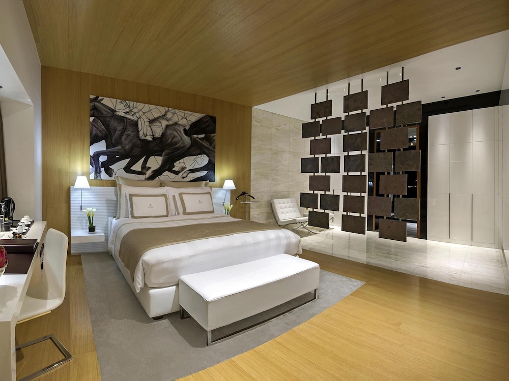 1 Bedroom, Diplomat, Suite, King Bed, Sofa