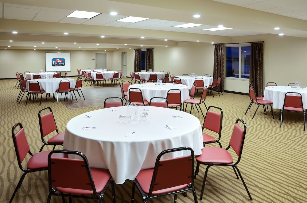 Pomeroy Inn And Suites Vermilion 33/38