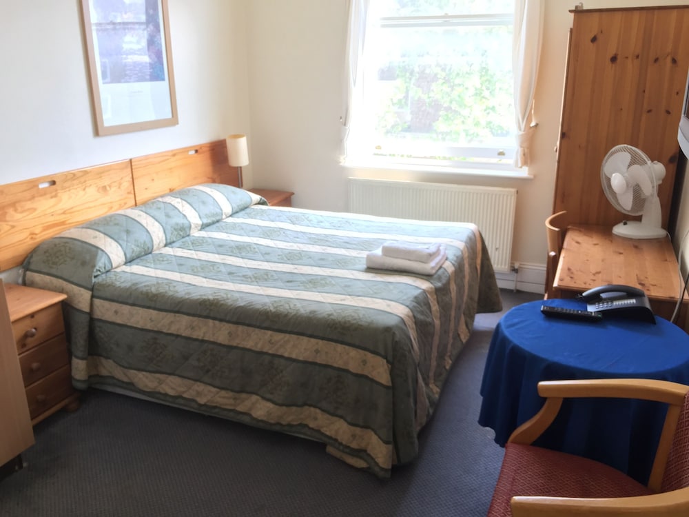 Brompton Hotel 11/60