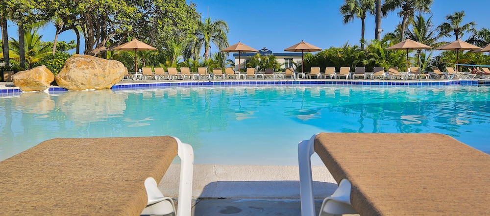 Lifestyle Tropical Beach Resort & Spa 37/40