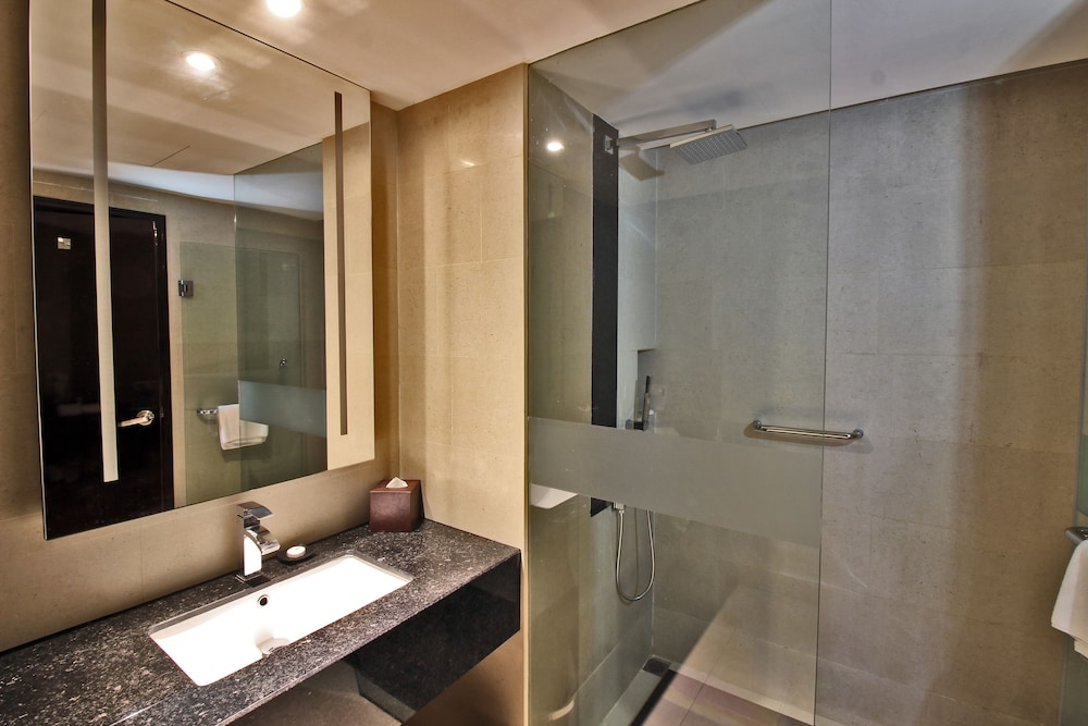 SWISS-BELHOTEL HARBOUR BAY 27/81