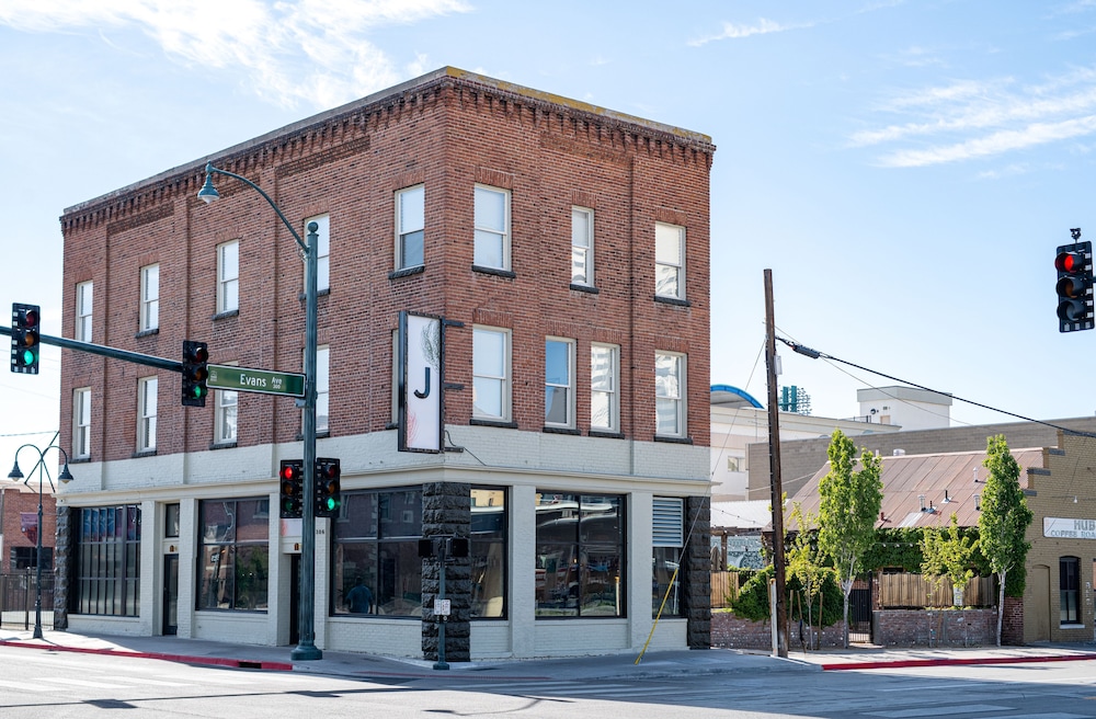 The Jesse Hotel and Bar 2/50